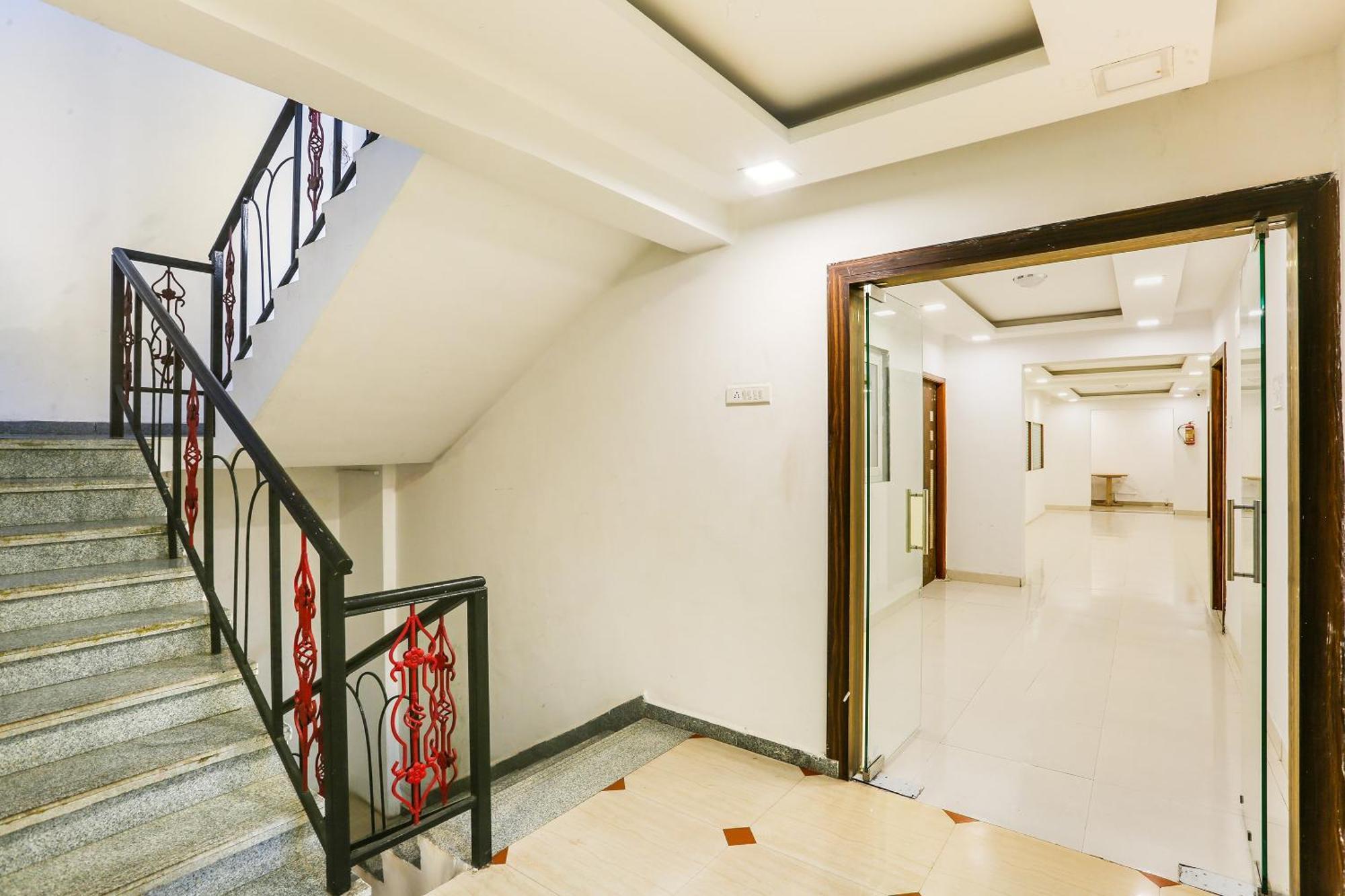 Capital O Arsh Executive Inn Мумбаи Экстерьер фото