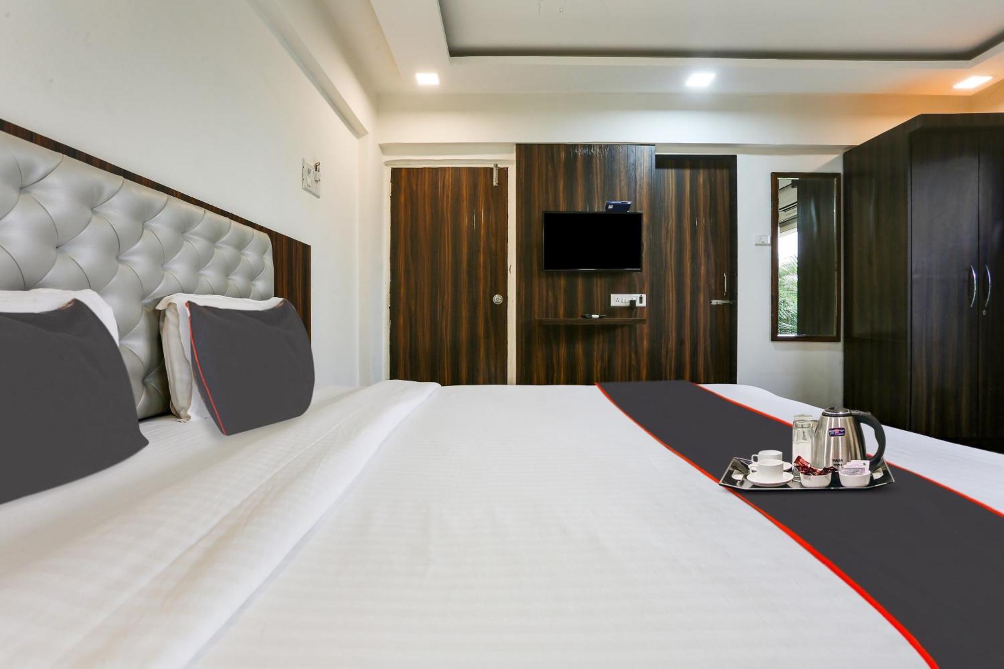Capital O Arsh Executive Inn Мумбаи Экстерьер фото