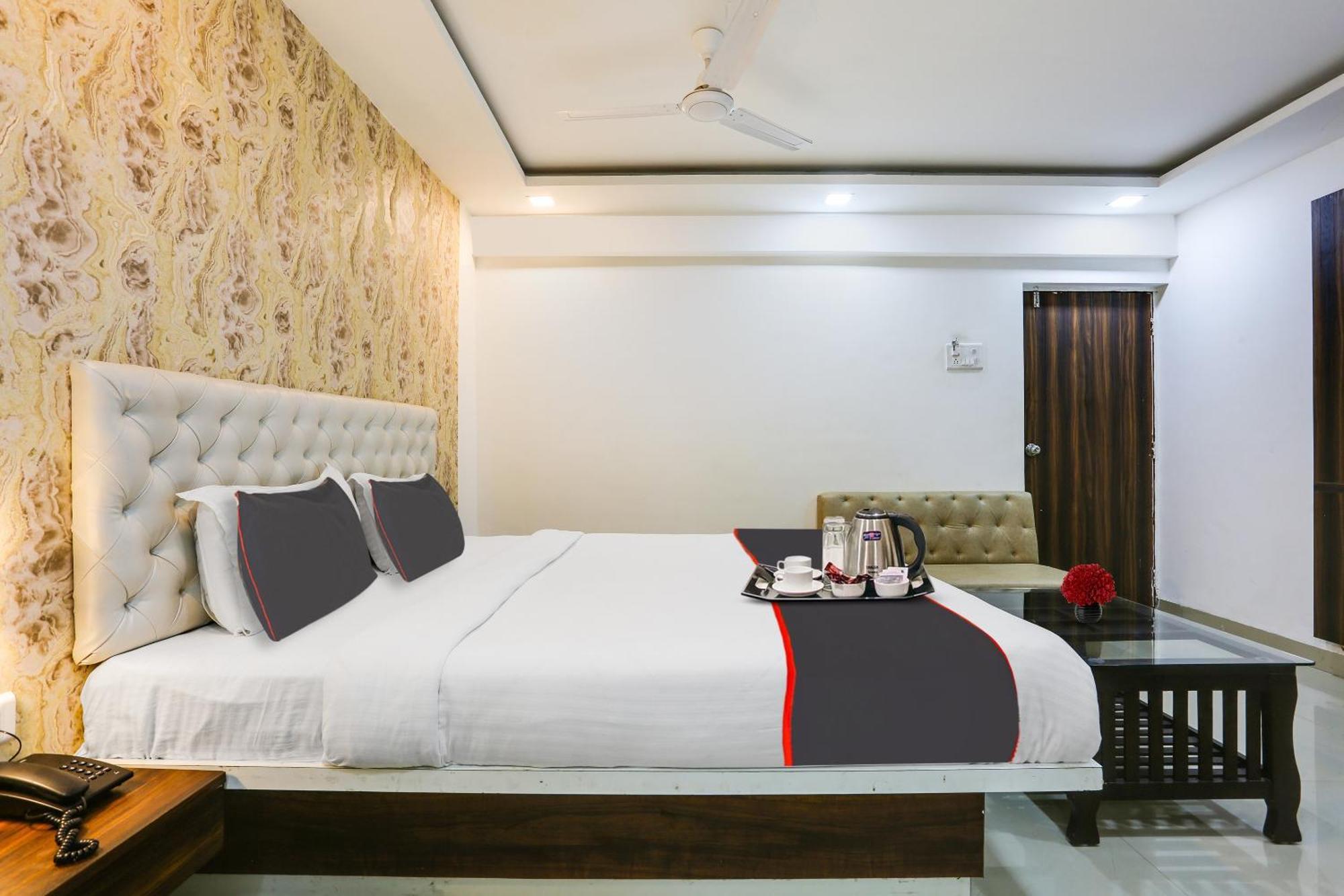 Capital O Arsh Executive Inn Мумбаи Экстерьер фото