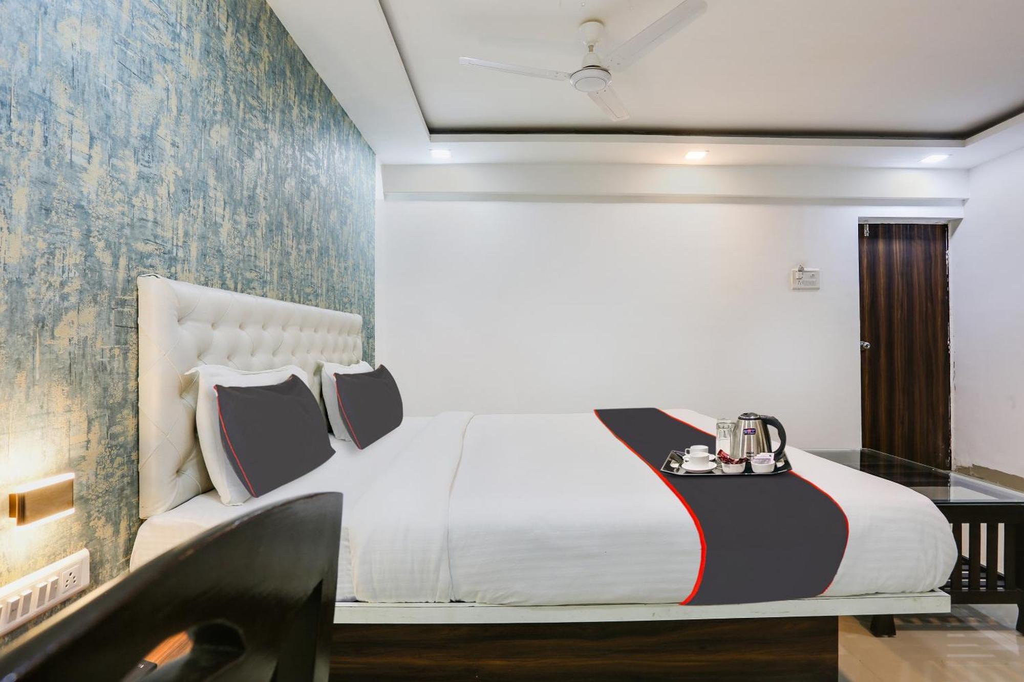 Capital O Arsh Executive Inn Мумбаи Экстерьер фото